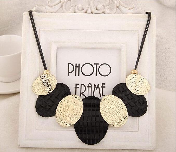 Cute Choker Necklace Oval Metal Sheets Pendant