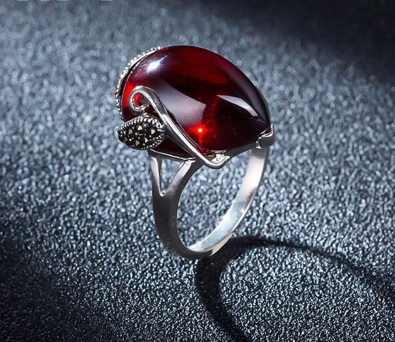 Beautiful Vintage 100% 925 Sterling Silver Ring