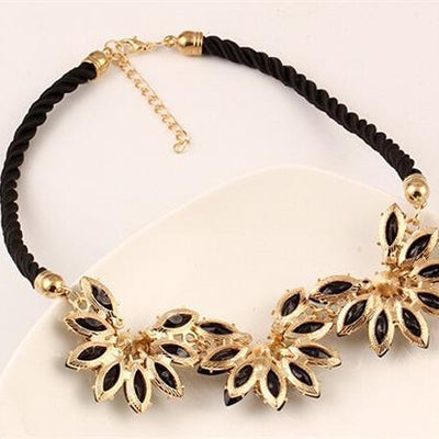 Beautiful Weave Flower Decoration Choker Necklace